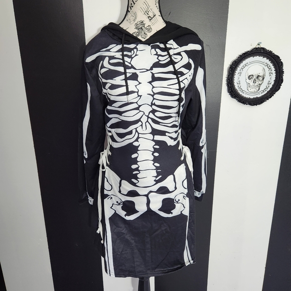 Streetwear Society Black and White Skeleton Long Sleeve Dress - Picture 2 of 6